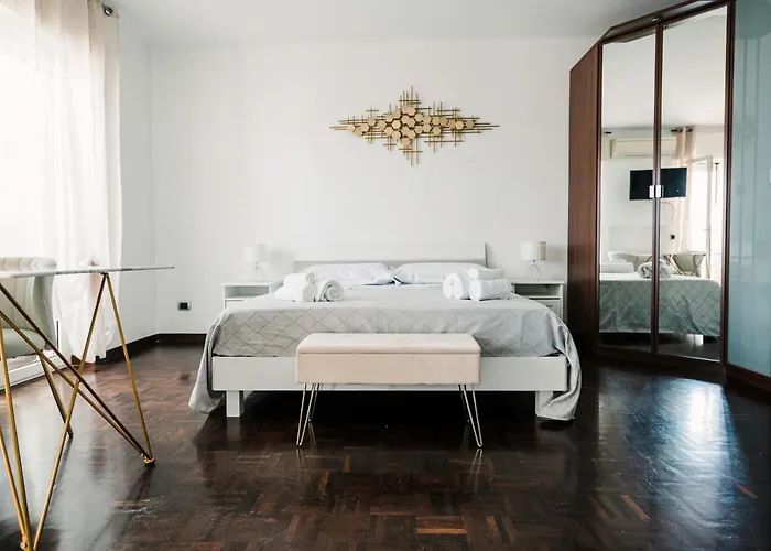 90 Upmurat Top Floor - City Center & Seaview